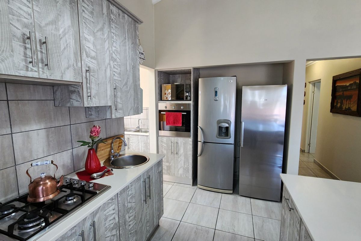 Beautiful Freestanding House... Very Neat and Excellently Maintained !!! - Photo 5