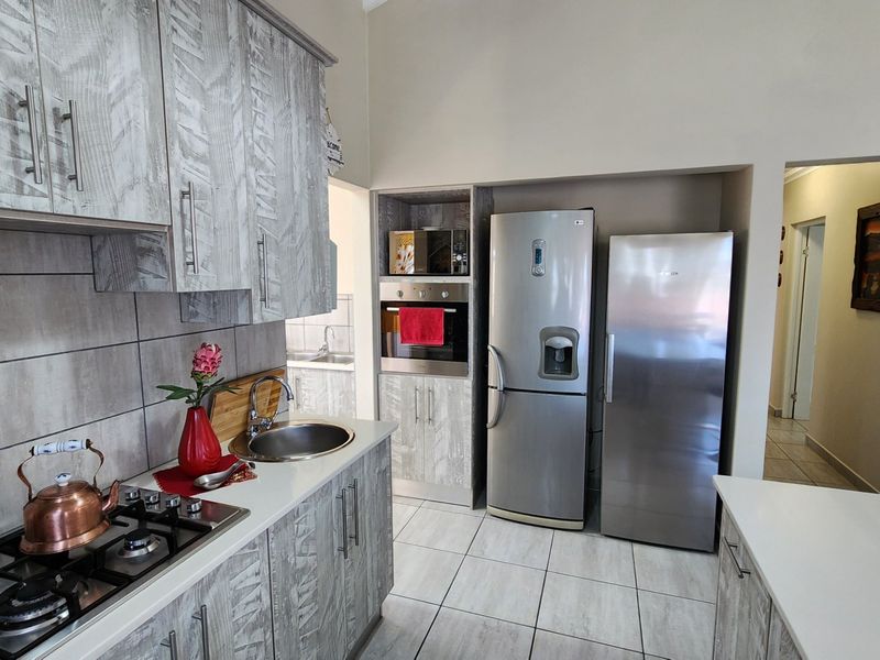 Beautiful Freestanding House... Very Neat and Excellently Maintained !!! - Photo 5