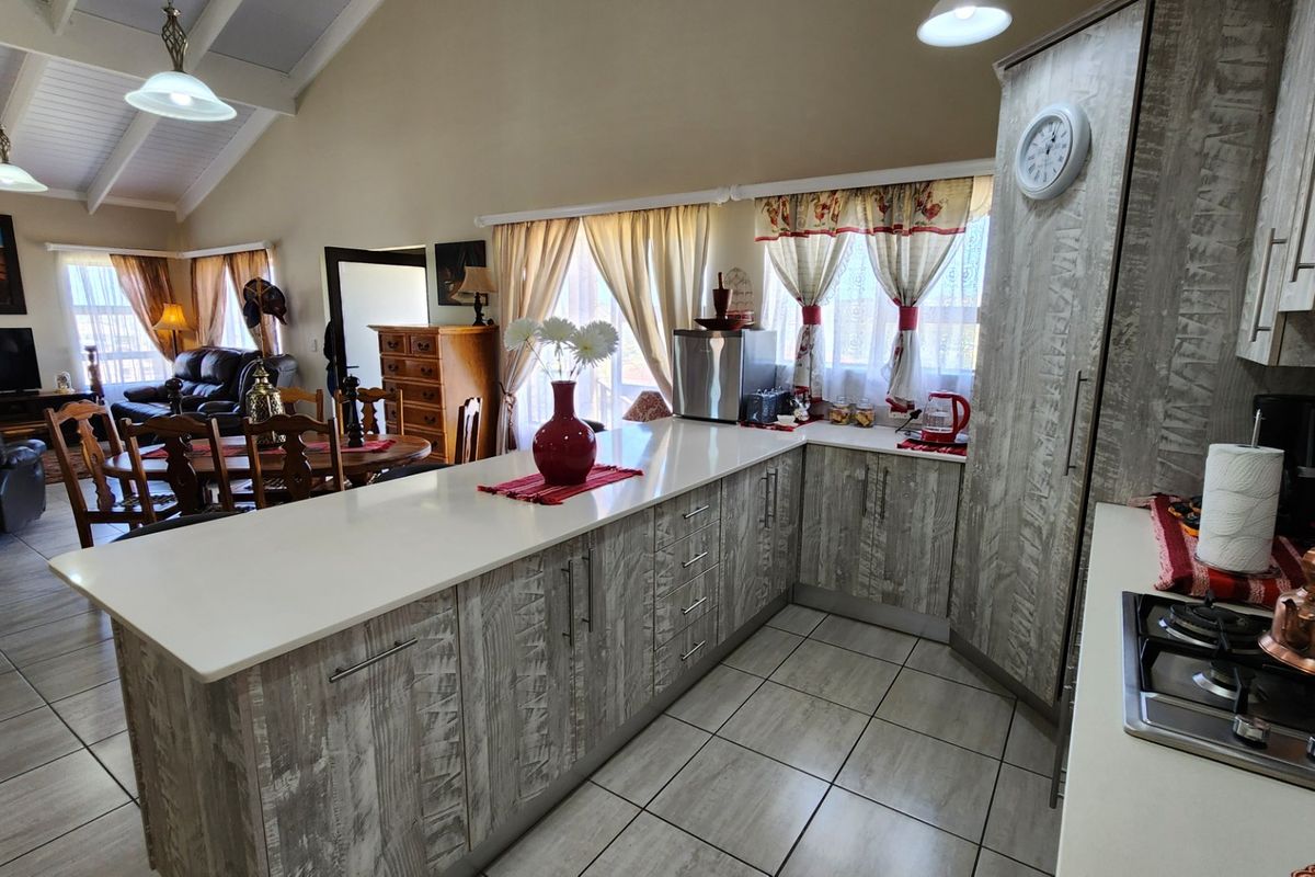 Beautiful Freestanding House... Very Neat and Excellently Maintained !!! - Photo 4