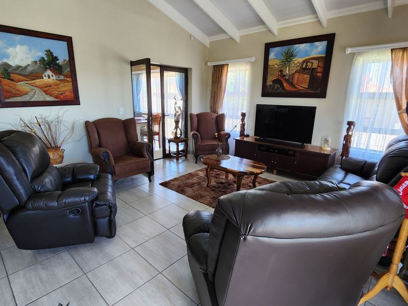 Beautiful Freestanding House... Very Neat and Excellently Maintained !!! - Photo 10
