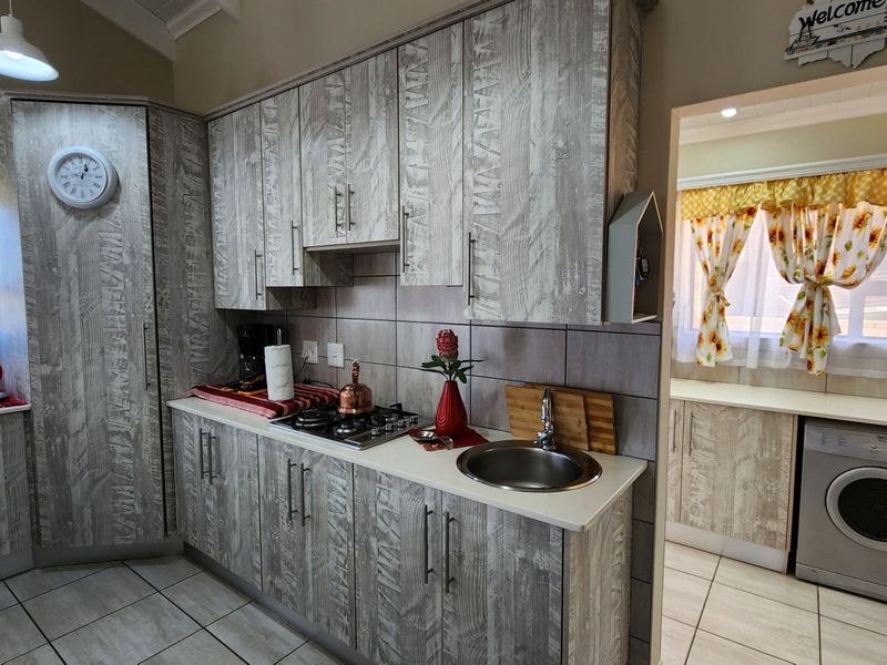 Beautiful Freestanding House... Very Neat and Excellently Maintained !!! - Photo 6