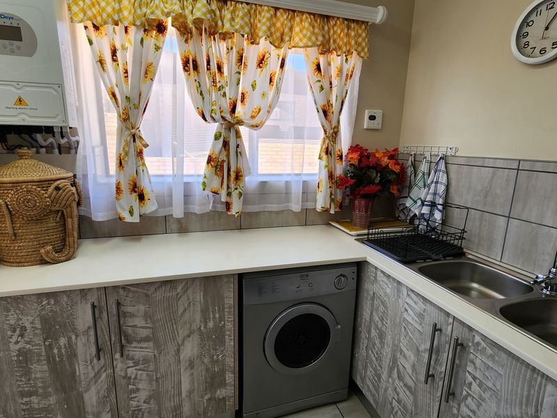 Beautiful Freestanding House... Very Neat and Excellently Maintained !!! - Photo 7