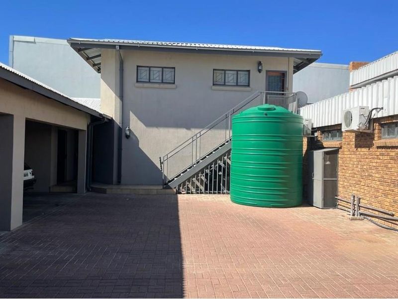Prominent Commercial Property in Upington - Photo 8