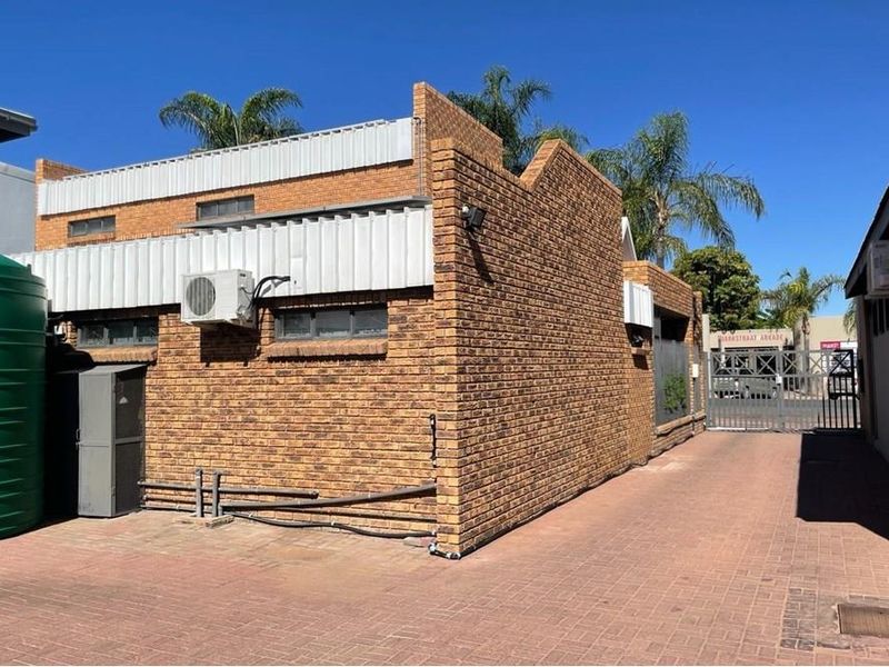 Prominent Commercial Property in Upington - Photo 7