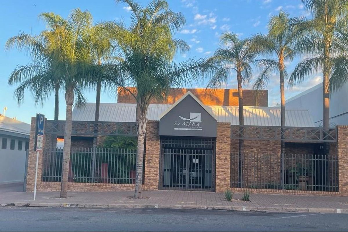 Prominent Commercial Property in Upington - Photo 2