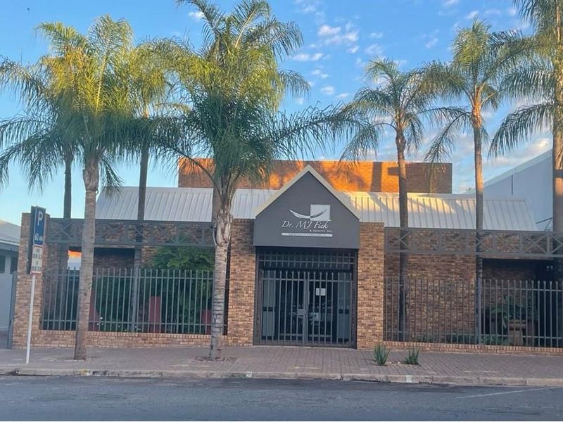 Prominent Commercial Property in Upington - Photo 2