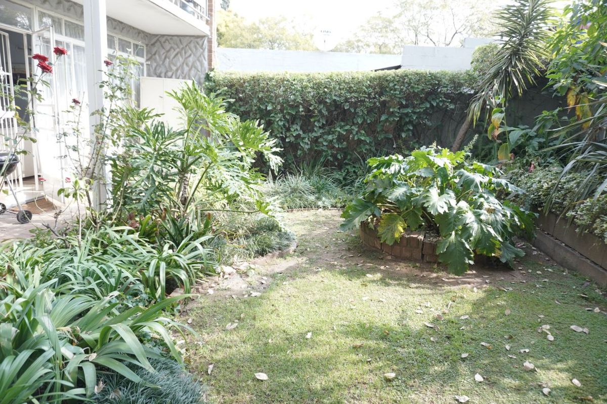 2 bedroom garden unit - Photo 3