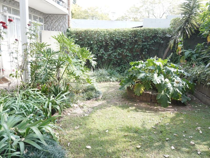 2 bedroom garden unit - Photo 3