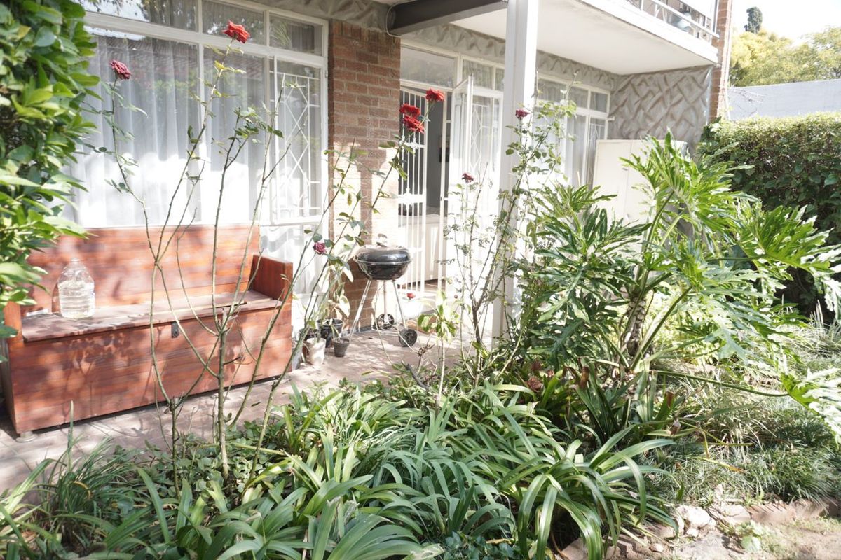 2 bedroom garden unit - Photo 2