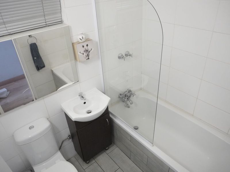 2 bedroom garden unit - Photo 10