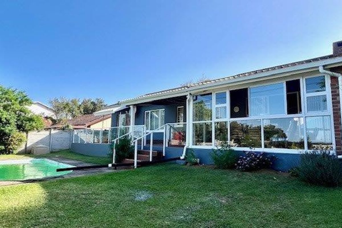 Beautiful Family Home In Uvongo - Photo 2