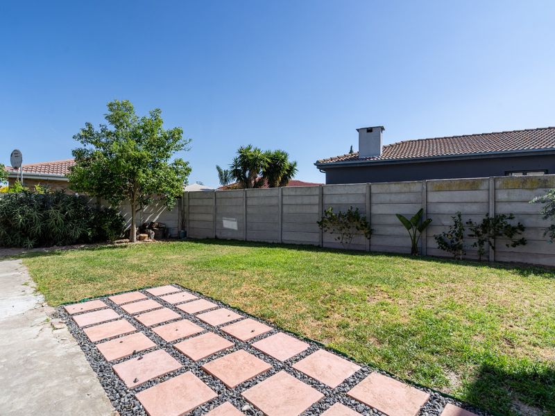 Charming Home in sought after pocket of Protea Heights - Photo 2