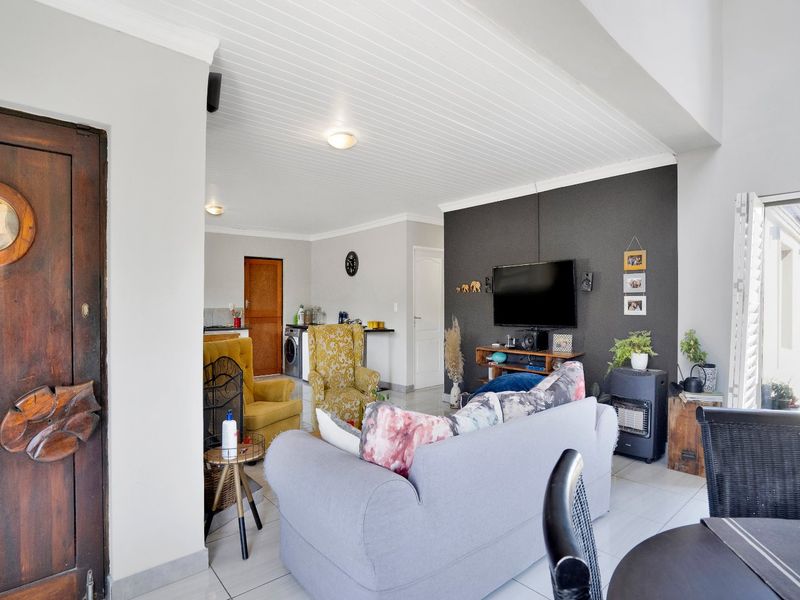 Charming Home in sought after pocket of Protea Heights - Photo 9