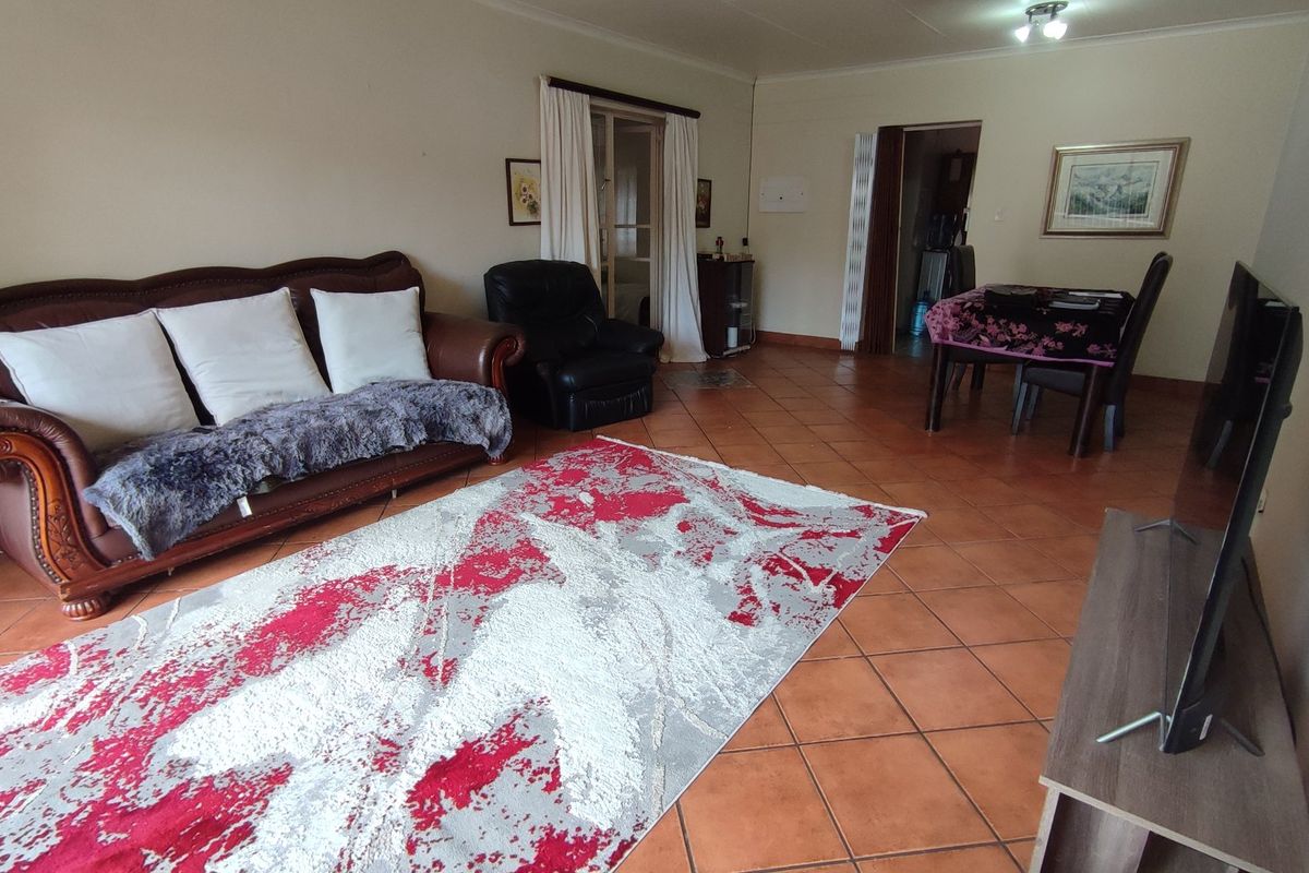 Spacious 3 Bedroom Duplex Townhouse with a lovely Garden  - Photo 4