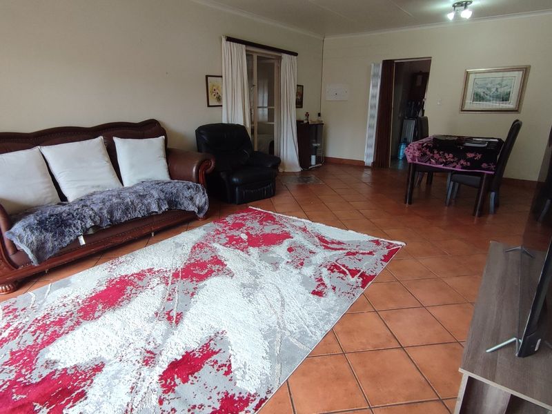 Spacious 3 Bedroom Duplex Townhouse with a lovely Garden  - Photo 4