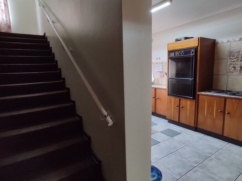 Spacious 3 Bedroom Duplex Townhouse with a lovely Garden  - Photo 10