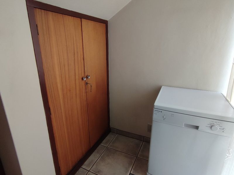 Spacious 3 Bedroom Duplex Townhouse with a lovely Garden  - Photo 7