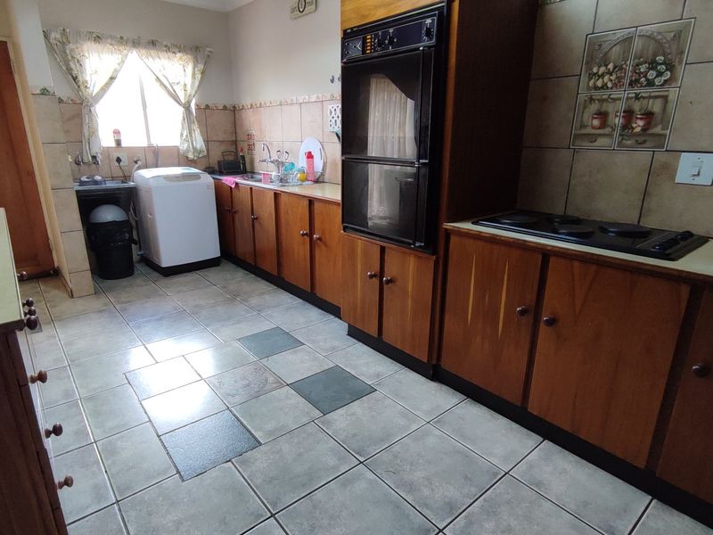 Spacious 3 Bedroom Duplex Townhouse with a lovely Garden  - Photo 6