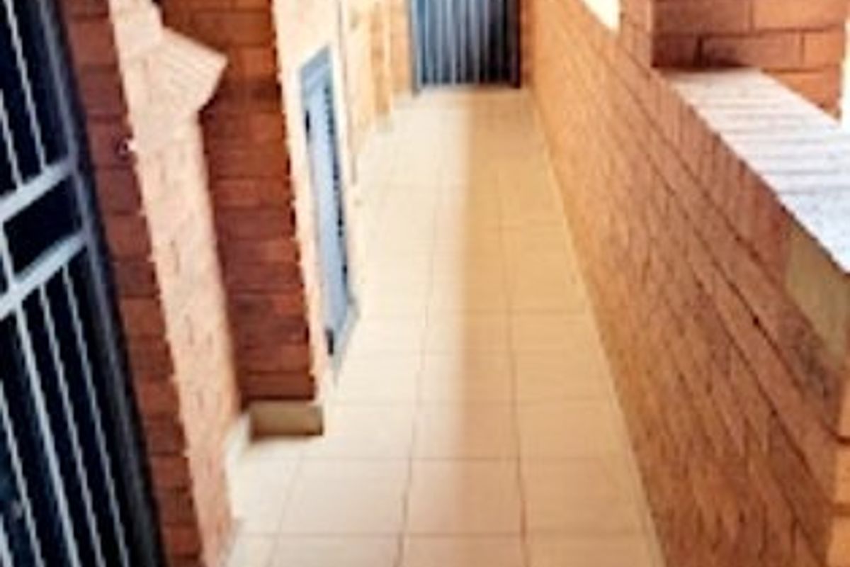 Two Bedroom Unit in Boardwalk Heights  - Photo 2