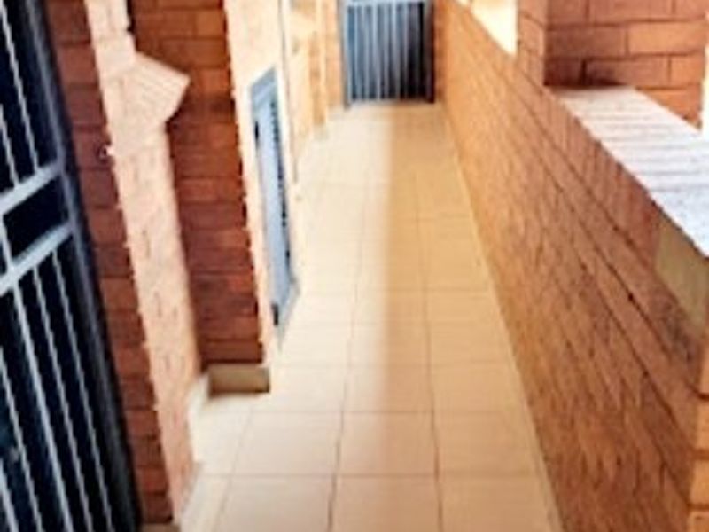 Two Bedroom Unit in Boardwalk Heights  - Photo 2