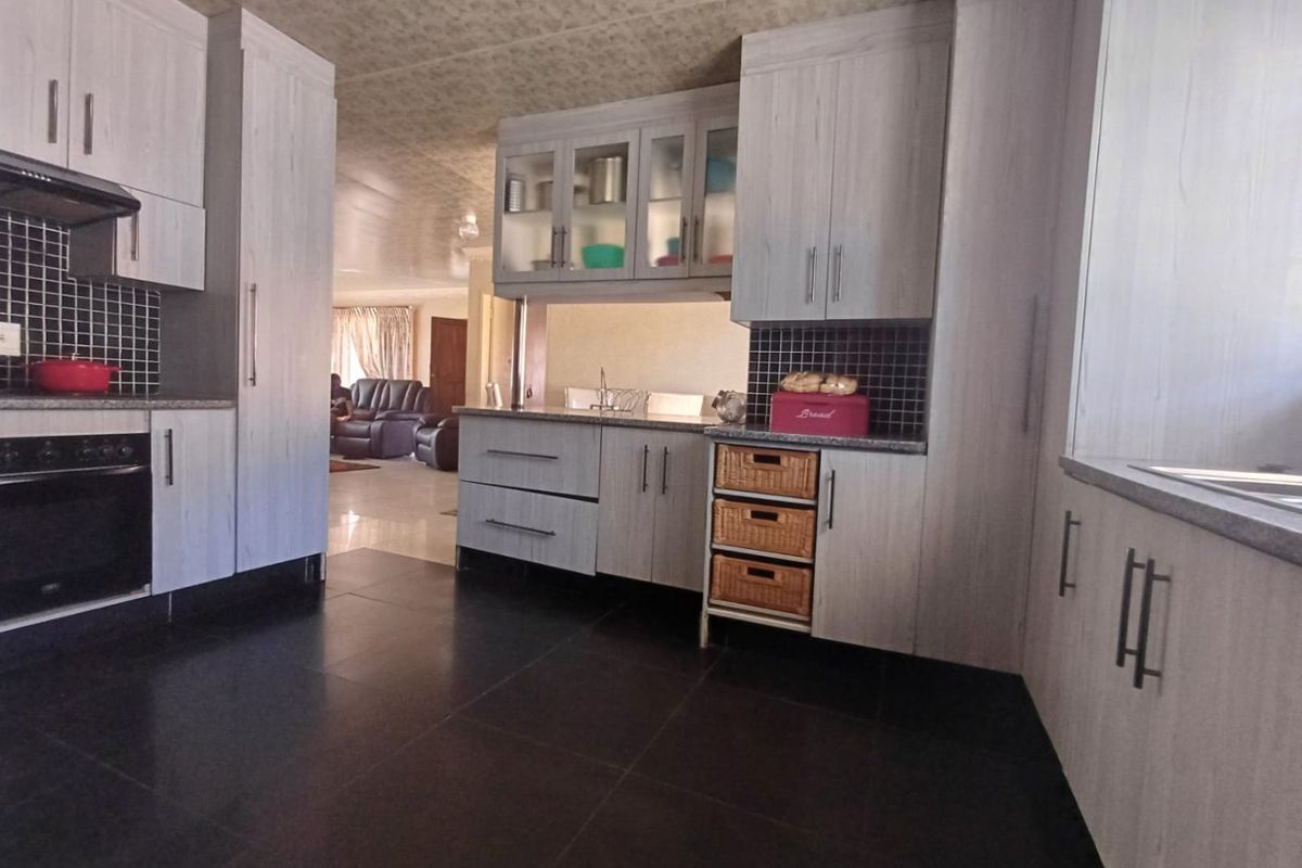 Charming Family Home with Rental Opportunity in Freemanville, Klerksdorp! - Photo 4