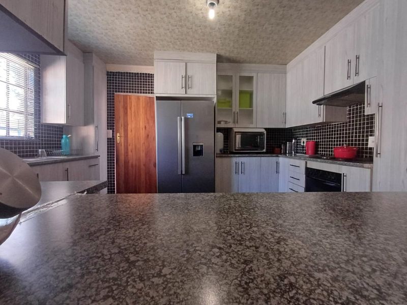 Charming Family Home with Rental Opportunity in Freemanville, Klerksdorp! - Photo 10