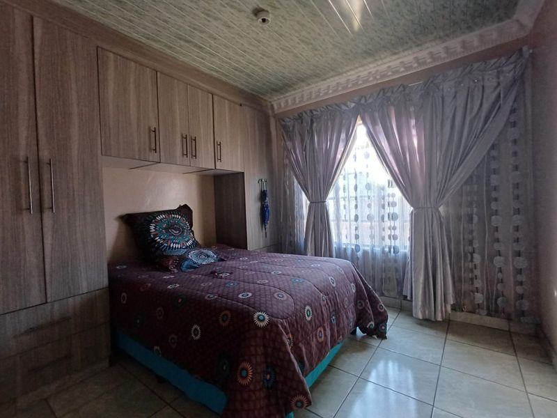 Charming Family Home with Rental Opportunity in Freemanville, Klerksdorp! - Photo 8