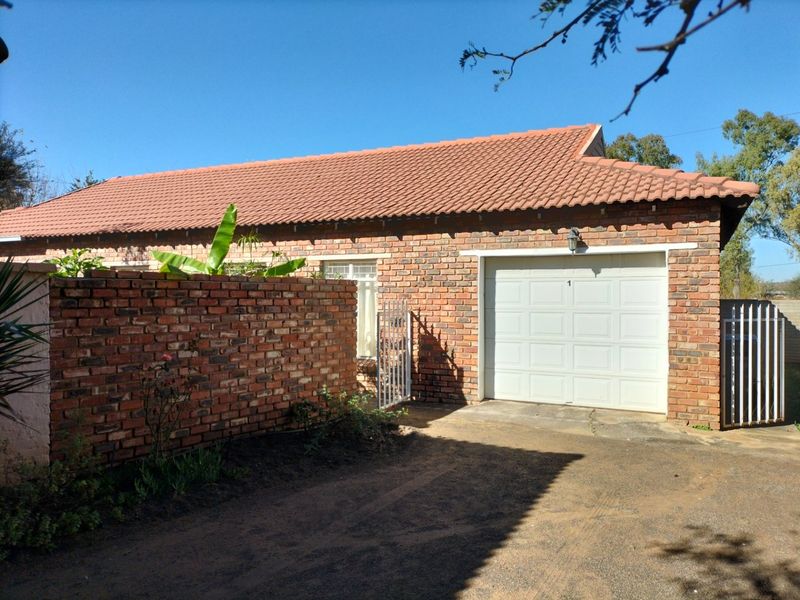 3 Bedroom Townhouse for sale in Orkney! - Photo 2