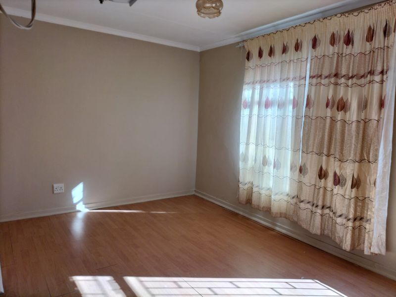 3 Bedroom Townhouse for sale in Orkney! - Photo 8