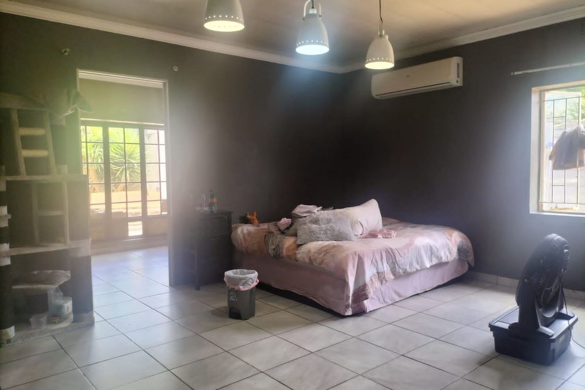 Modern 3 bedroom home with bonus flatlet for extra income - Photo 5