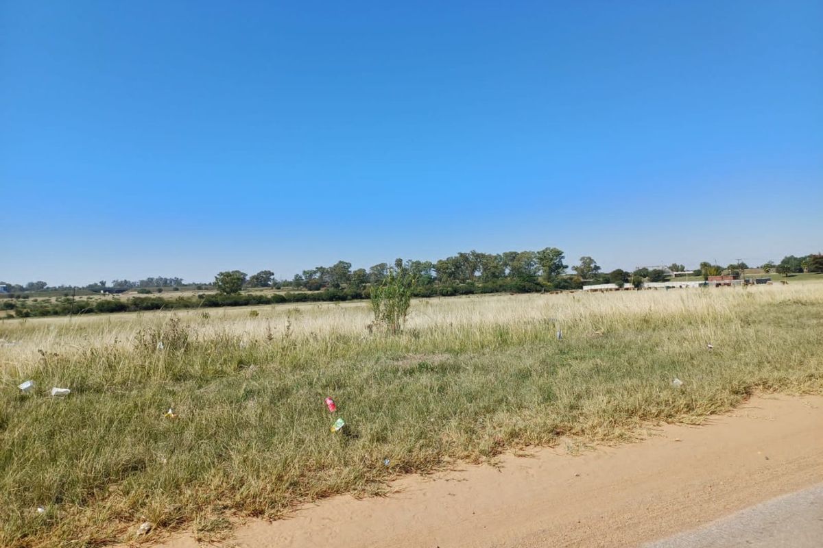Prime Development Opportunity on 4.38 Hectares in Kanana - Photo 2