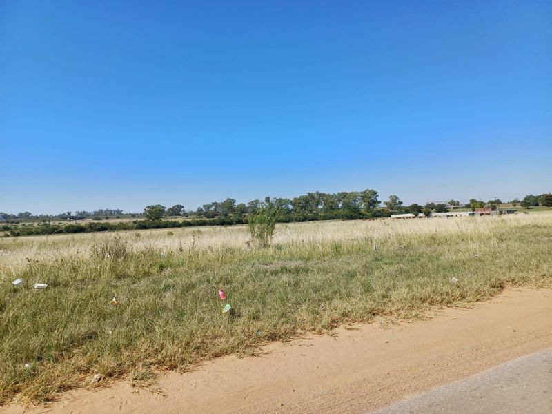 Prime Development Opportunity on 4.38 Hectares in Kanana - Photo 2