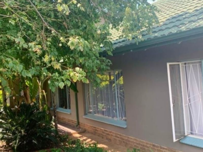 Elegant and Spacious Family Home with Flatlet in a Quiet Area of Orkney - Photo 7