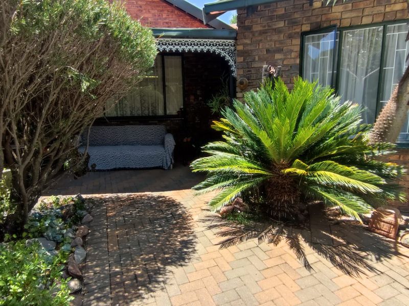 Sole & Exclusive Mandate: A lucrative property that effortlessly generates income for you! - Photo 9