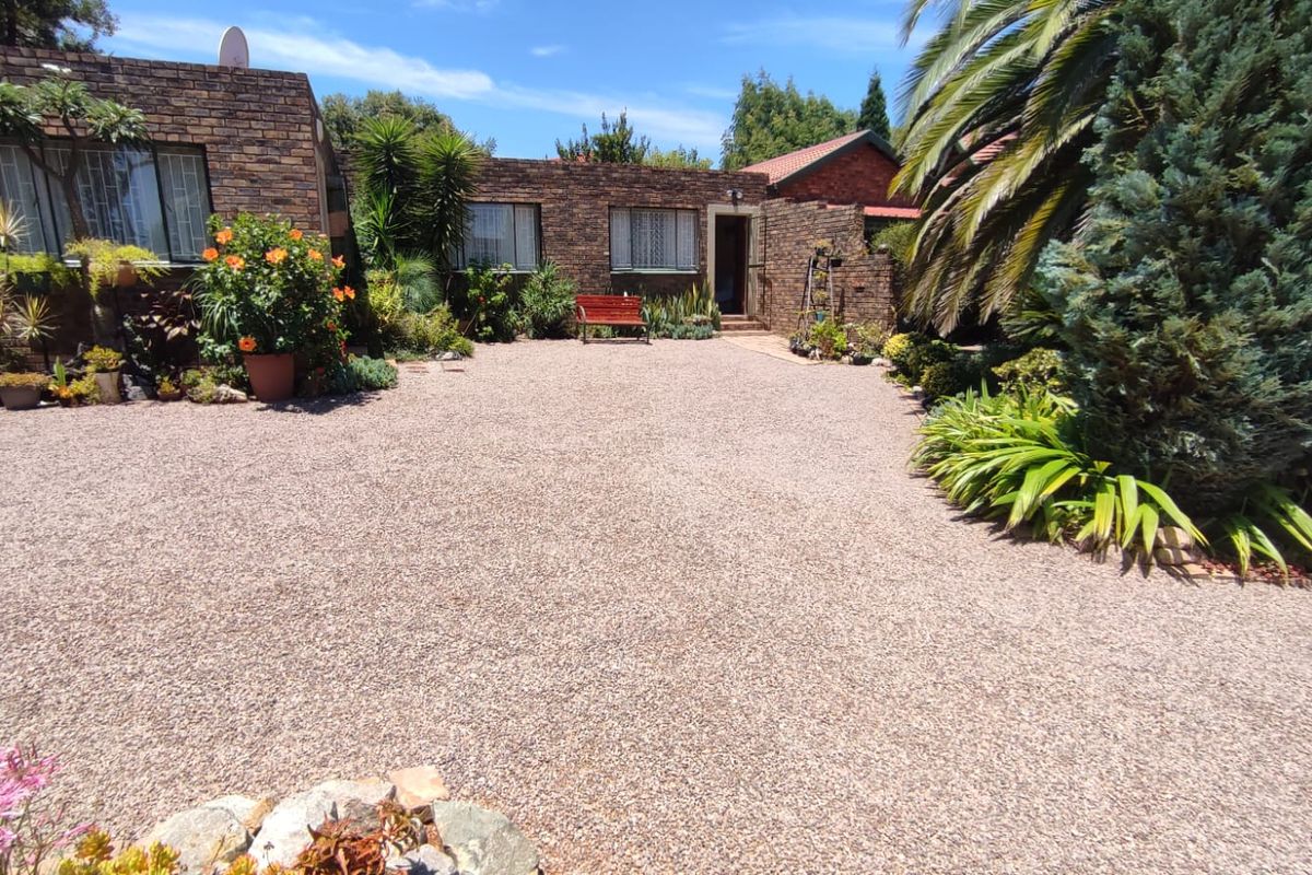 Sole & Exclusive Mandate: A lucrative property that effortlessly generates income for you! - Photo 5