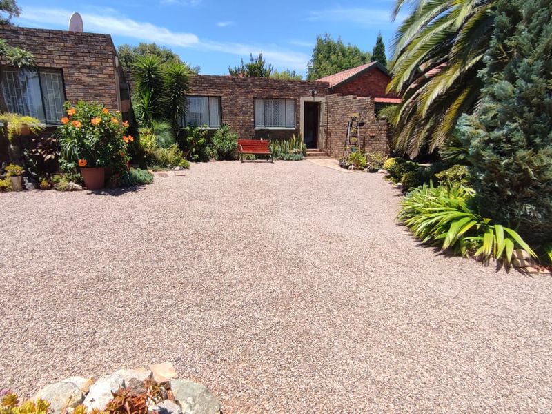 Sole & Exclusive Mandate: A lucrative property that effortlessly generates income for you! - Photo 5