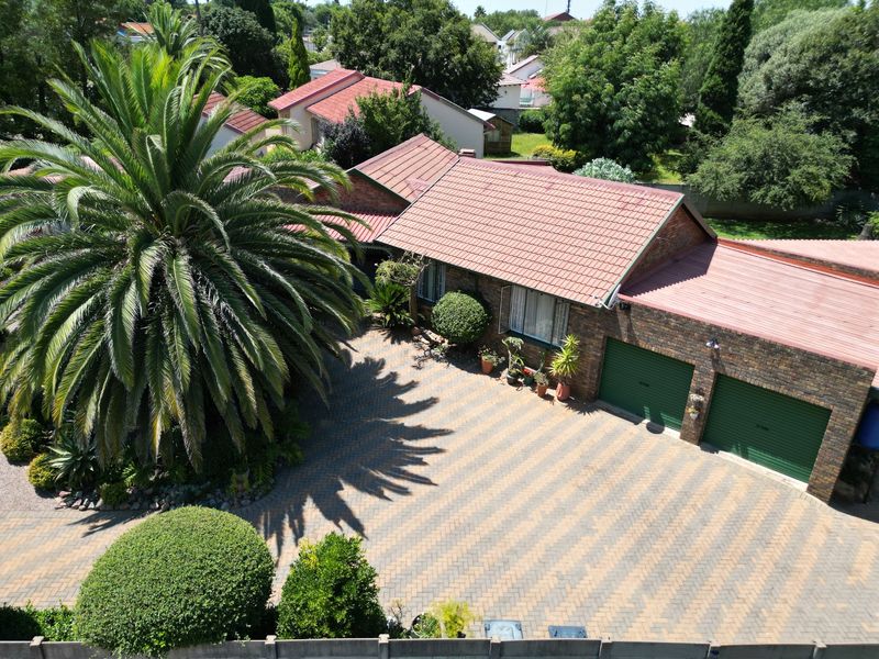 Sole & Exclusive Mandate: A lucrative property that effortlessly generates income for you! - Photo 2