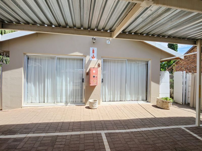 Charming 7-Room Guesthouse with Spacious Kitchen, Lapa, and Pool. - Photo 9