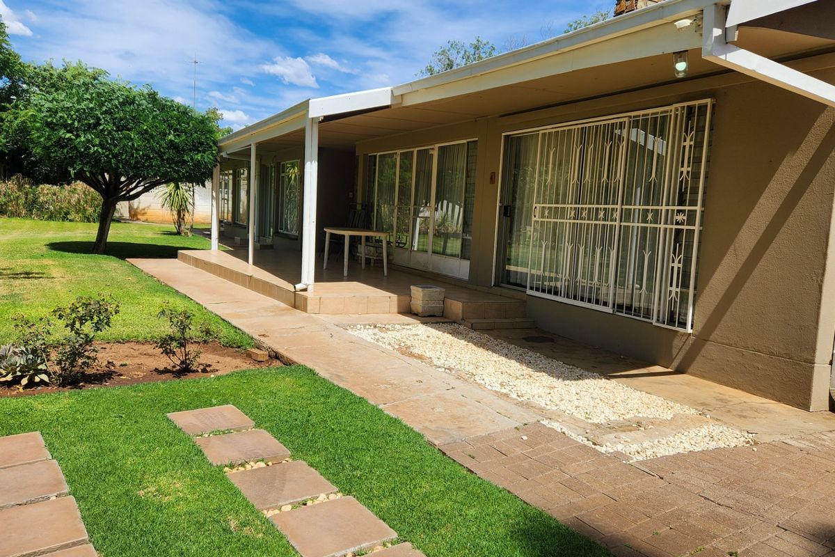 Charming 7-Room Guesthouse with Spacious Kitchen, Lapa, and Pool. - Photo 4