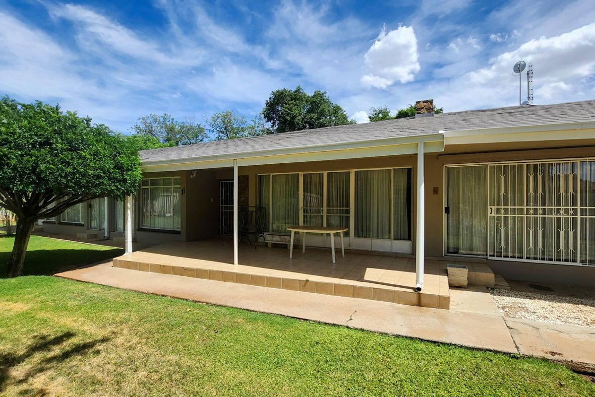 Charming 7-Room Guesthouse with Spacious Kitchen, Lapa, and Pool. - Photo 3