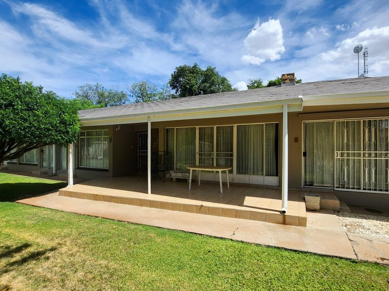 Charming 7-Room Guesthouse with Spacious Kitchen, Lapa, and Pool. - Photo 3