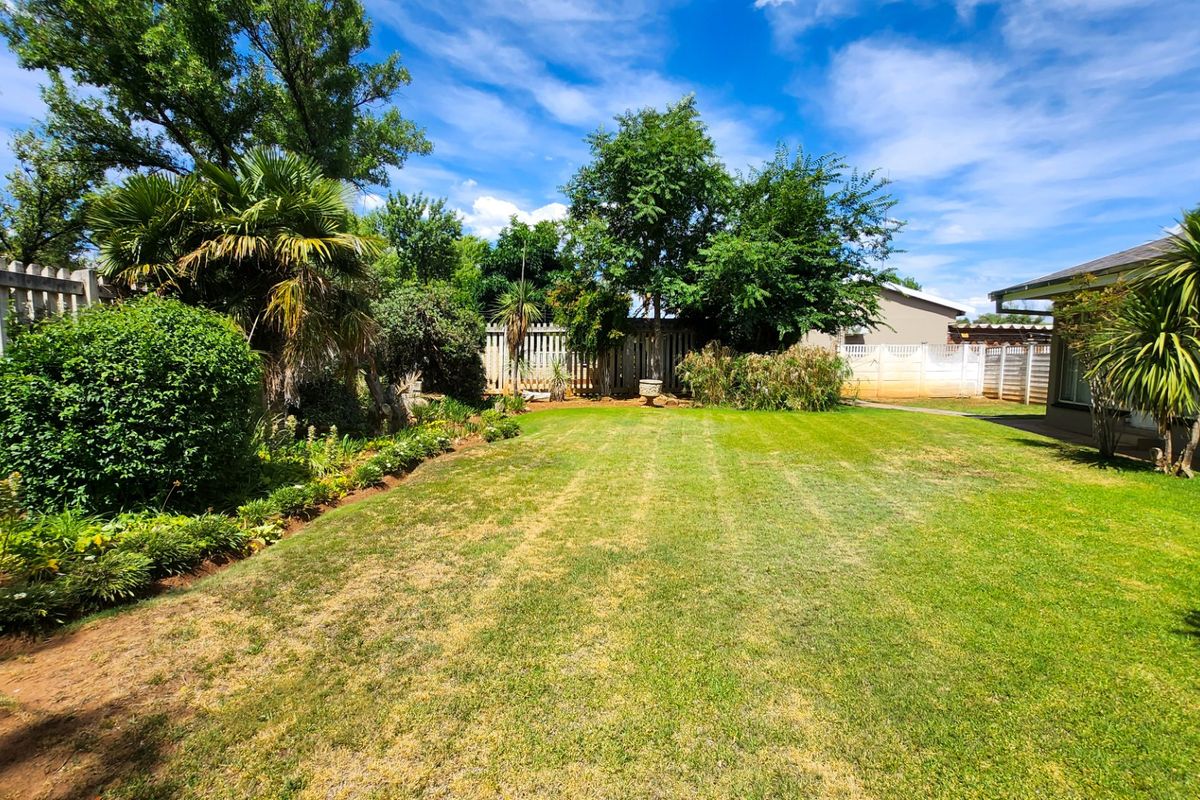 Charming 7-Room Guesthouse with Spacious Kitchen, Lapa, and Pool. - Photo 5