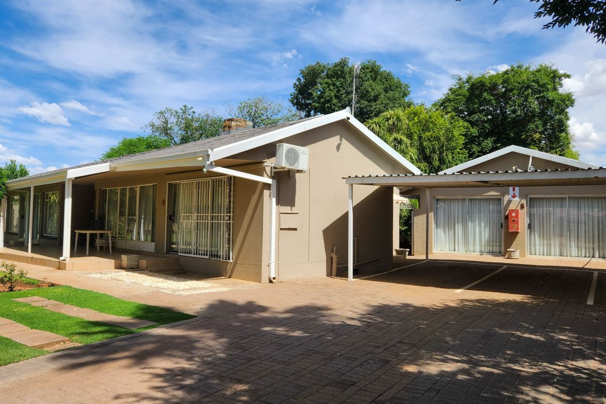 Charming 7-Room Guesthouse with Spacious Kitchen, Lapa, and Pool. - Photo 2