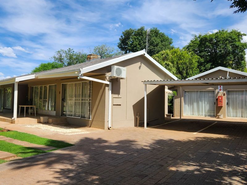 Charming 7-Room Guesthouse with Spacious Kitchen, Lapa, and Pool. - Photo 2