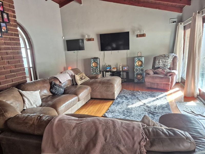 Charming 4-Bedroom Home in Bluff, Brighton Beach - Photo 7