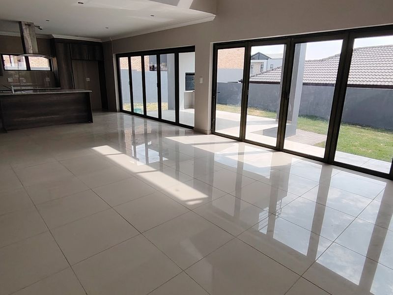Open to offers! Brand new and Modern 4 Bedroom Family Home in Eldo Village Estate, Centurion. (Installment Sale Agreement option also available to selected Buyers) - Photo 9