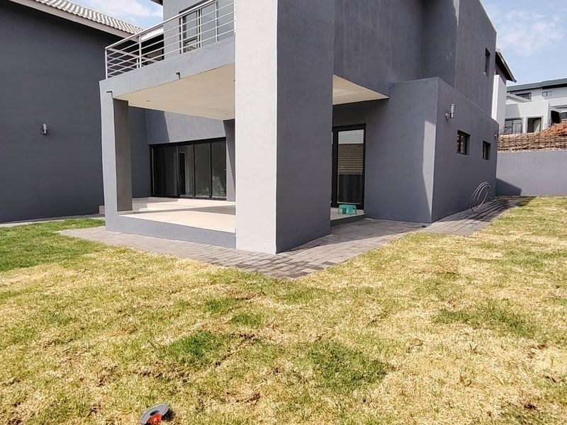 Open to offers! Brand new and Modern 4 Bedroom Family Home in Eldo Village Estate, Centurion. (Installment Sale Agreement option also available to selected Buyers) - Photo 8