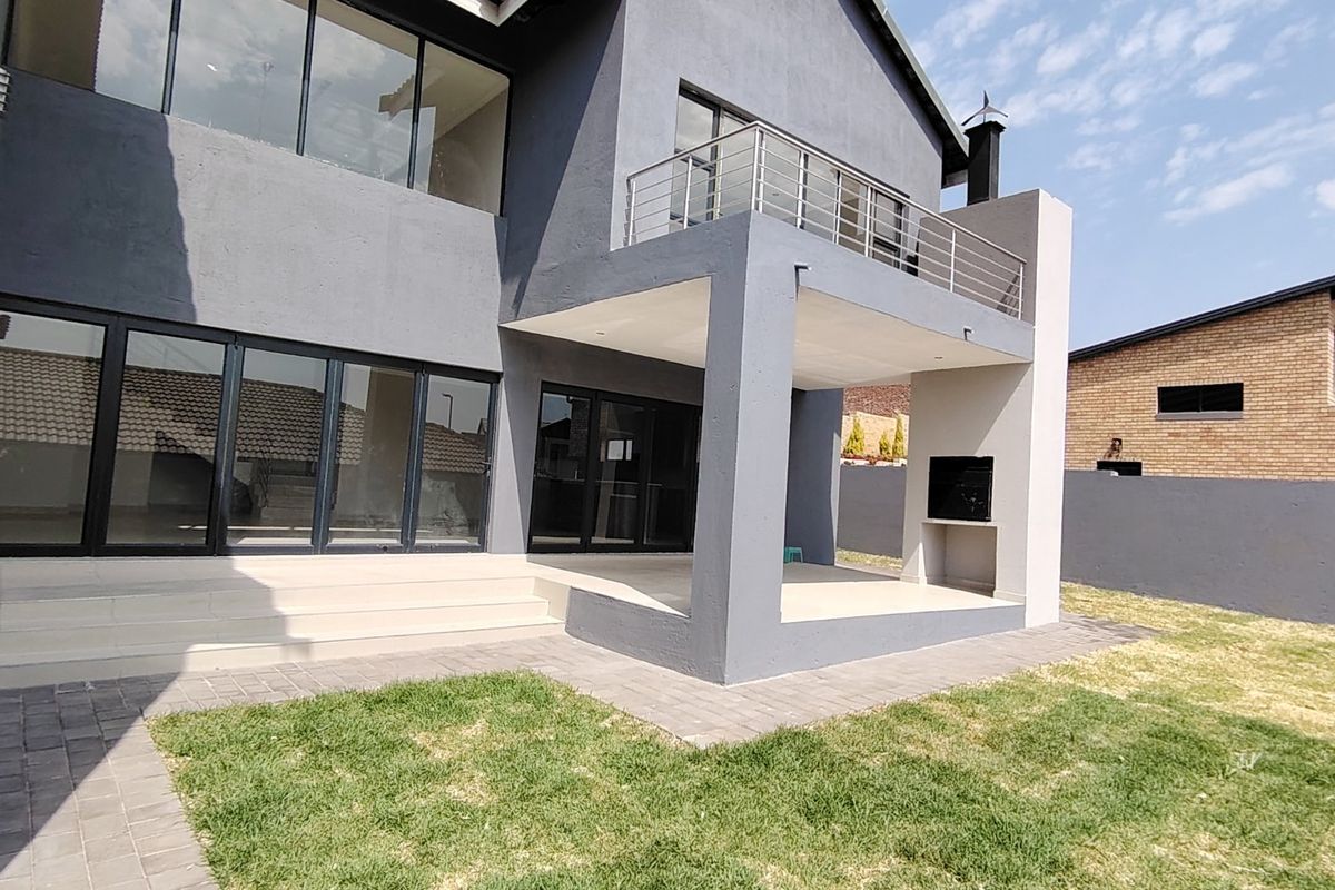 Open to offers! Brand new and Modern 4 Bedroom Family Home in Eldo Village Estate, Centurion. (Installment Sale Agreement option also available to selected Buyers) - Photo 4