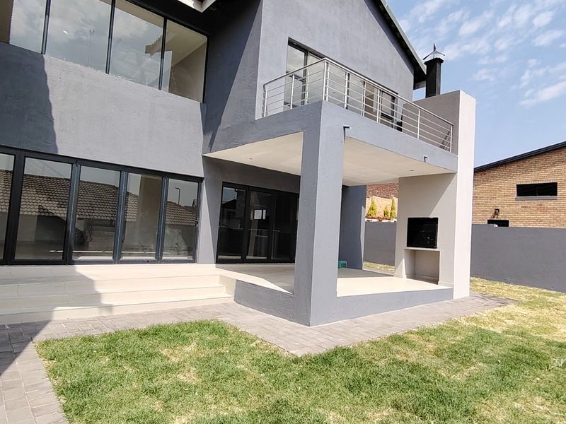 Open to offers! Brand new and Modern 4 Bedroom Family Home in Eldo Village Estate, Centurion. (Installment Sale Agreement option also available to selected Buyers) - Photo 4