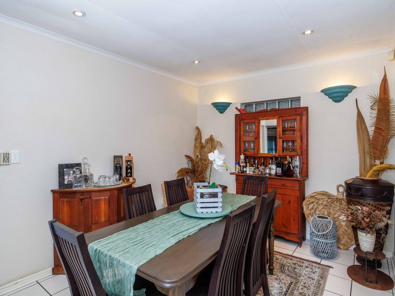 4 Bedroom House Plus Cottages for Sale in Marais Steyn Park - Photo 10